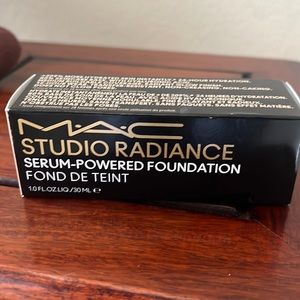 MAC Studio Radiance Foundation NW13
